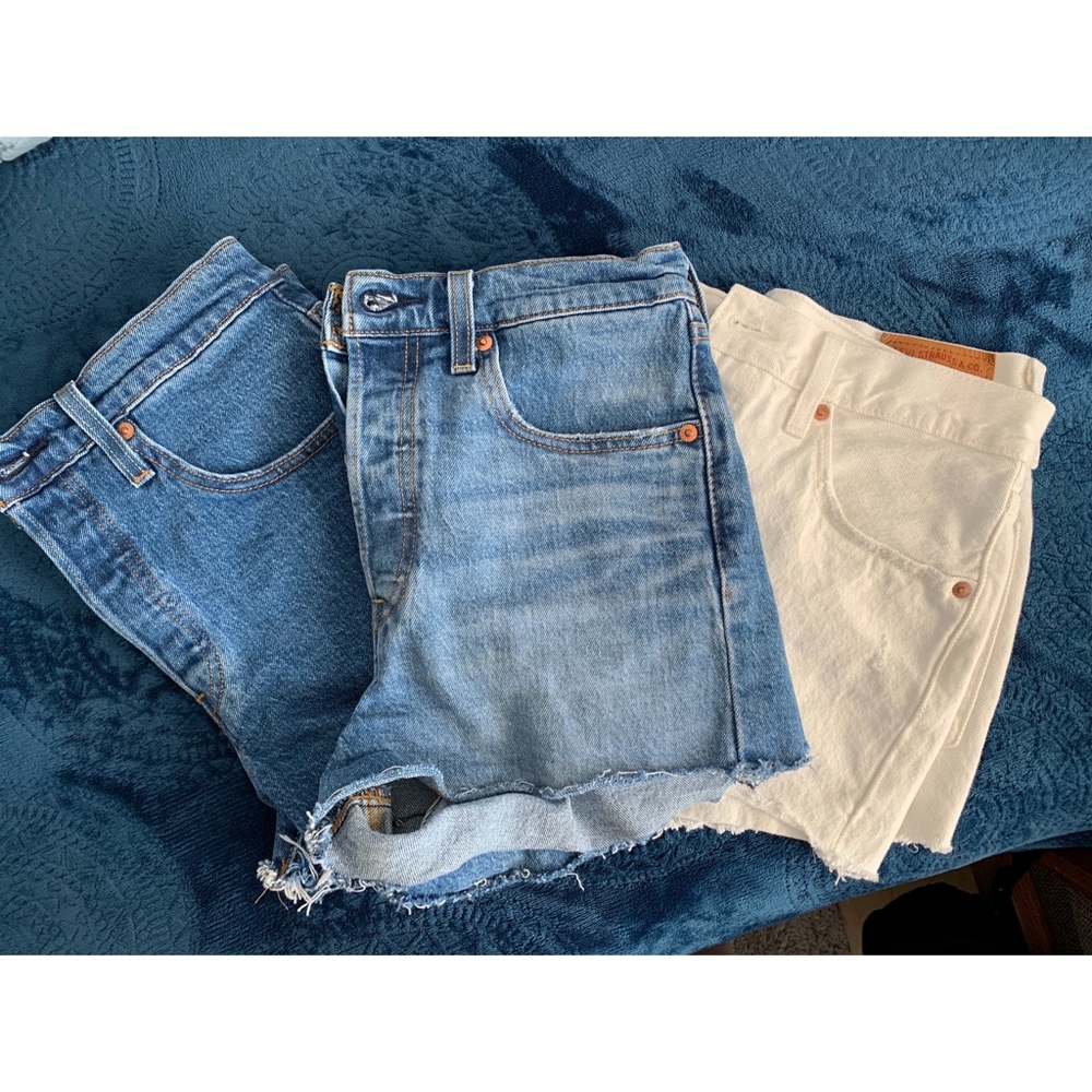Bundle of 3 Levi’s 501 denim shorts